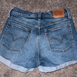 Levi’s high rise jean short